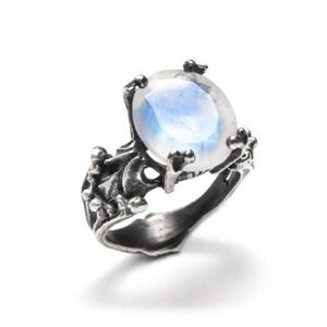 Nyx's Jewel. Sterling Silver & Moonstone Ring